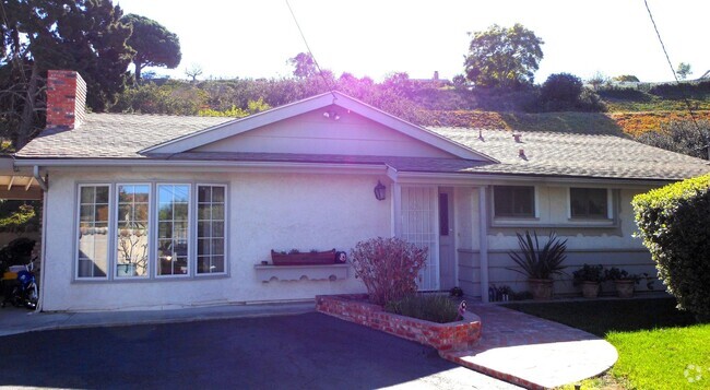 Building Photo - FOR RENT: Charming Single Level House, Pri...