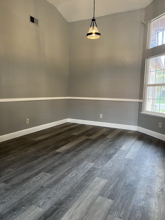 Photo - 2021 Nand Dr