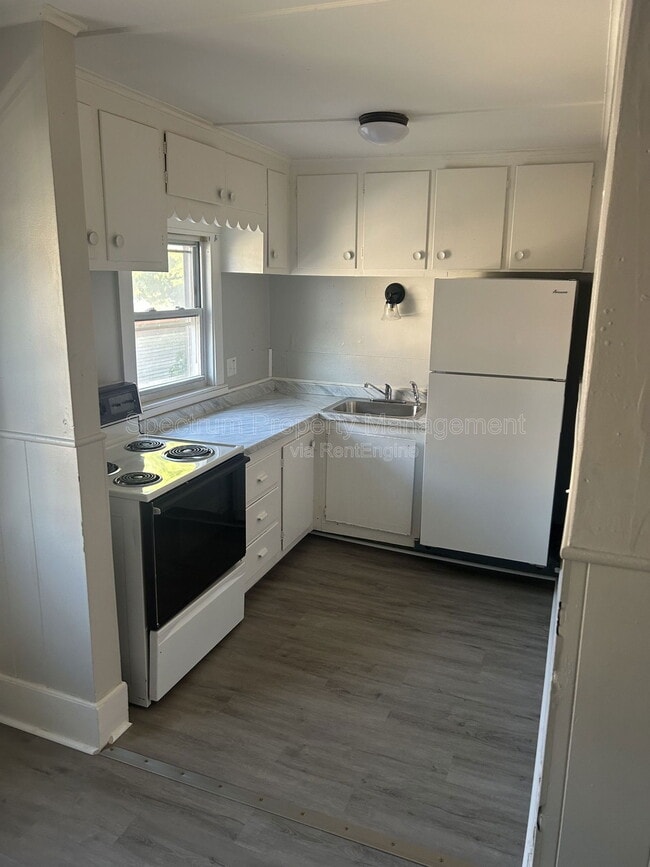 Building Photo - 45 Elm St Unit 5