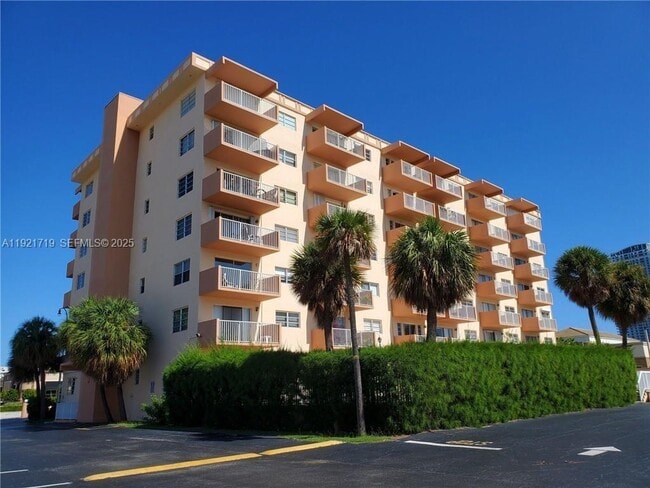 Building Photo - 2200 E Hallandale Beach Blvd Unit 206