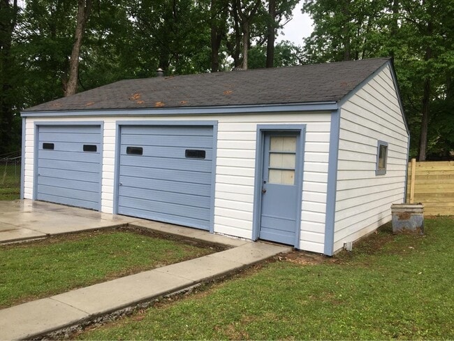 Photo - 1411 Whitten Rd