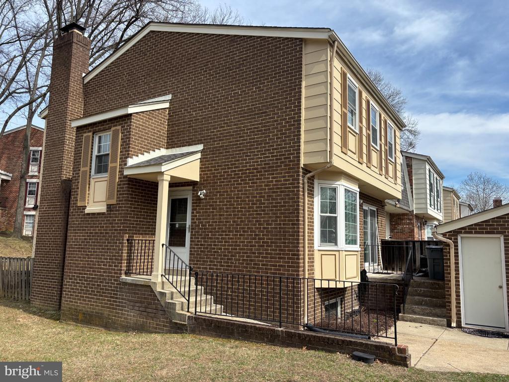 Photo - 3827 Gawayne Terrace