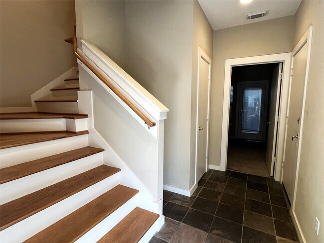 Photo - 4338 Center St