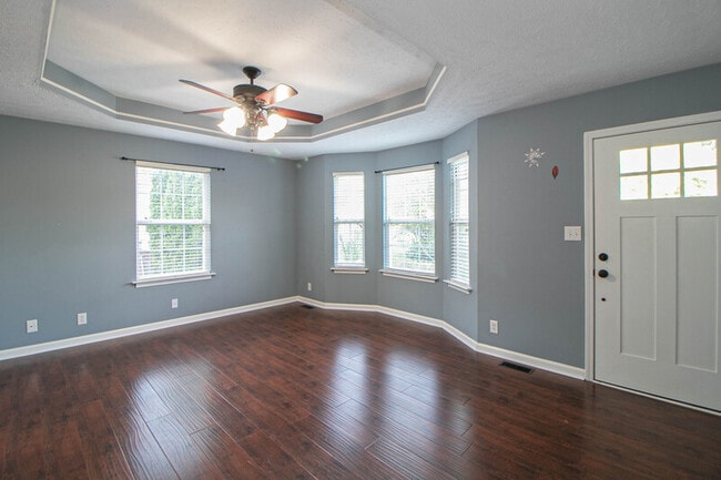 Photo - 570 Somerset Ln