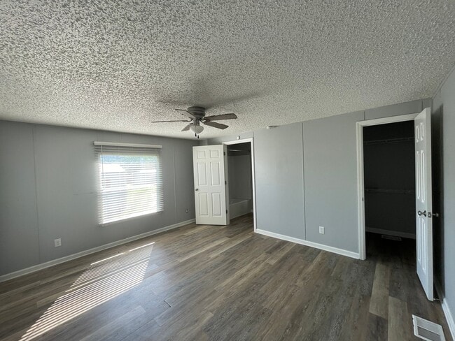 Photo - 207 Cumberland Ln