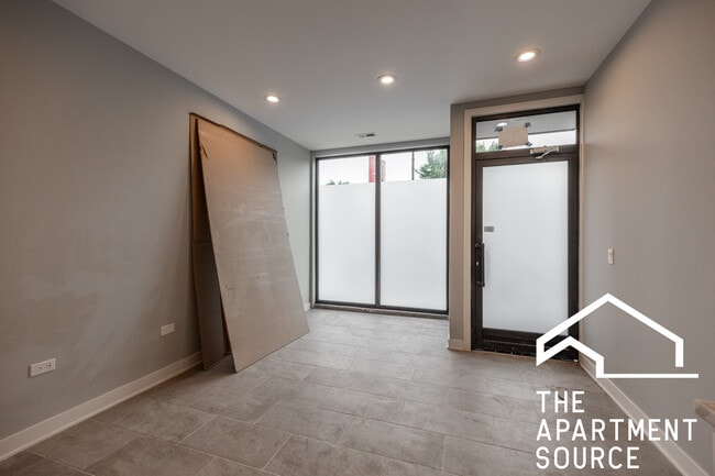 Photo - 5418 W Belmont Ave Unit 1