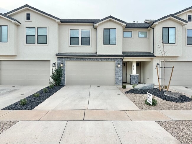 Photo - 4 bedroom, 2.5 bathrooms Home!