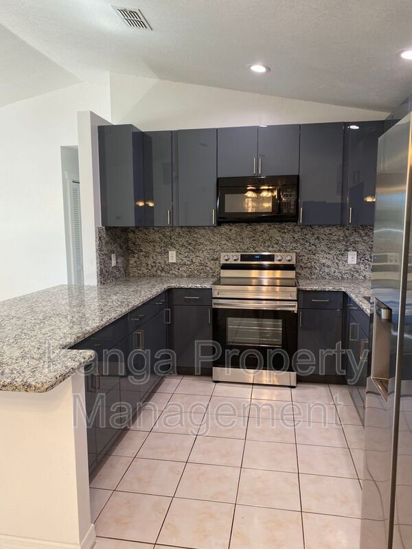 Photo - 757 NW Bayard Ave