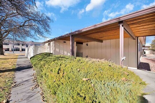 Photo - Spacious 2 Bed, 1.5 Bath Townhome Near CMU