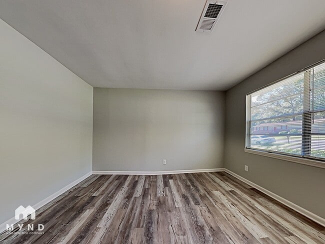 Photo - 921 27th Ave N