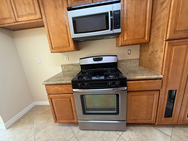 Photo - Must see !! 3 Bedroom Condo for Lease with...