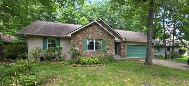 Building Photo - Great location, convenient to everything!