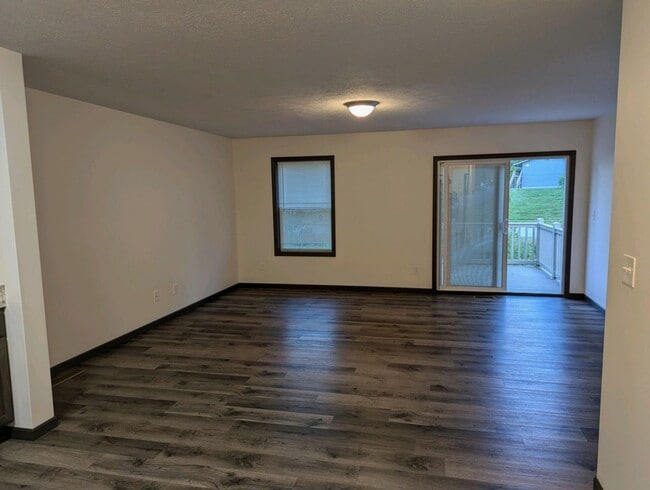 Photo - 585 Birch Hill Dr