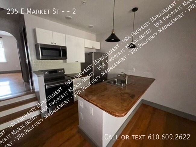 Building Photo - 235 E Market St Unit 2