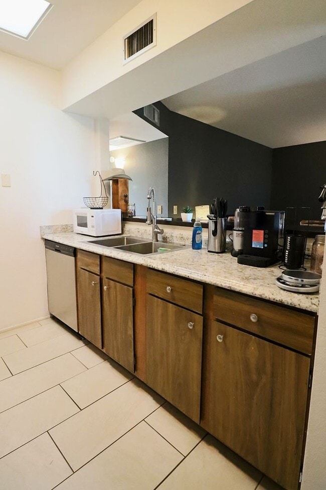 Photo - Welcome to this stunning  Unfurnished 2-bedroom, 2-bathroom home centrally Located!