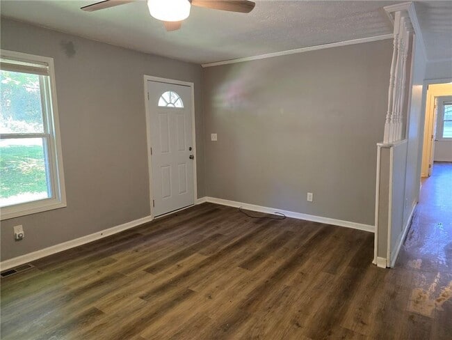 Photo - 485 Pineland Rd SW