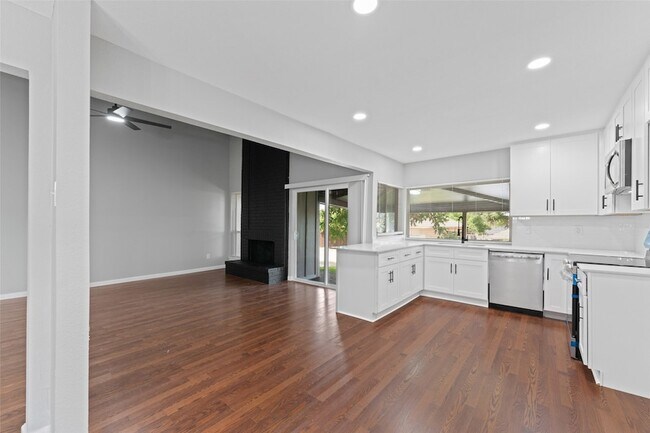 Photo - 1137 Via Balboa