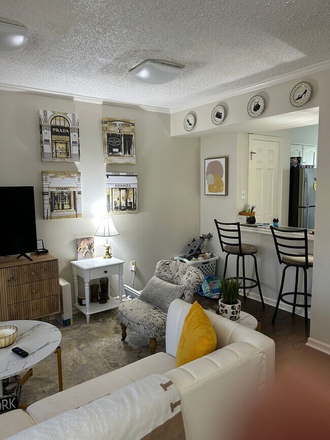 Photo - Jefferson Square Condos - Jefferson Hwy/Bluebonnet