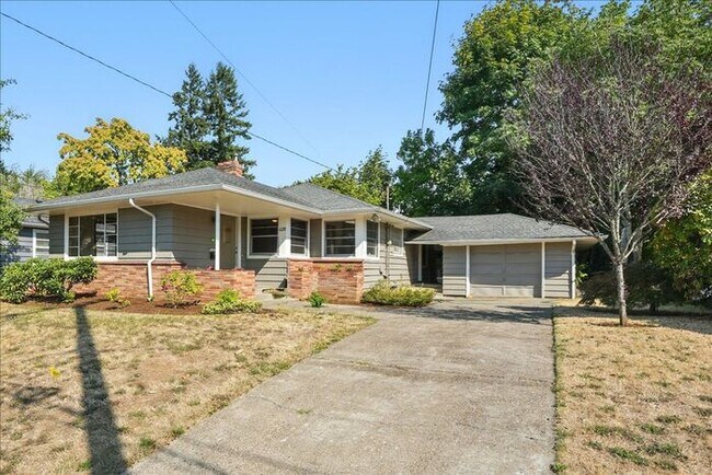 Photo - Spacious, Newly Renovated 5-Bedroom Home N...