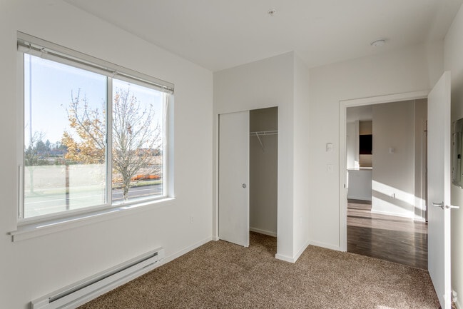 3BR, 2BA - 1,102 SF