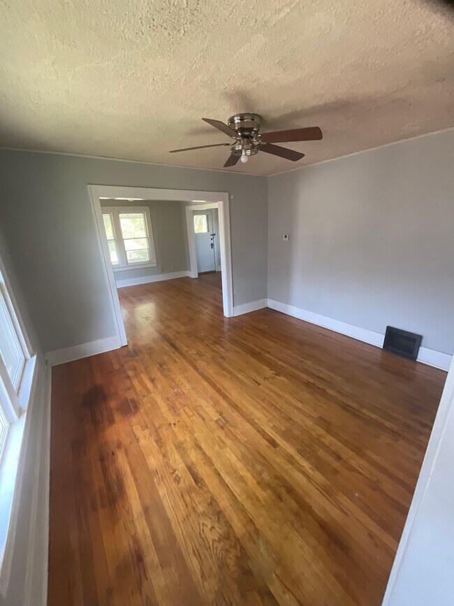 3004 Seneca St House House Rental in Saint Joseph, MO