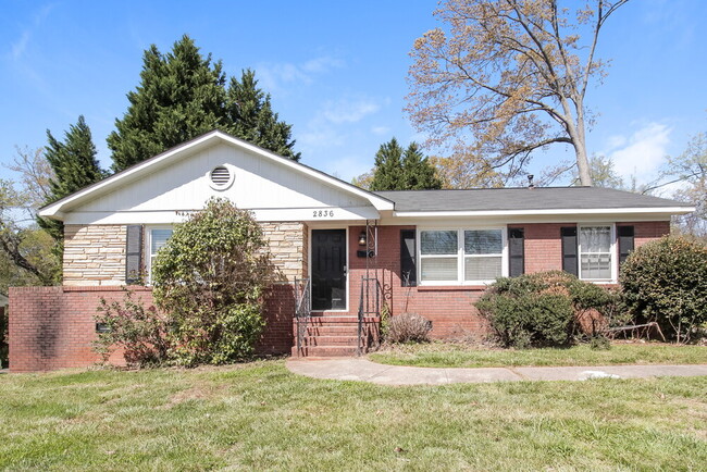 Building Photo - 2836 Parkmont Dr Rental