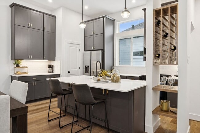 Building Photo - 2121 A Hoskins Dr