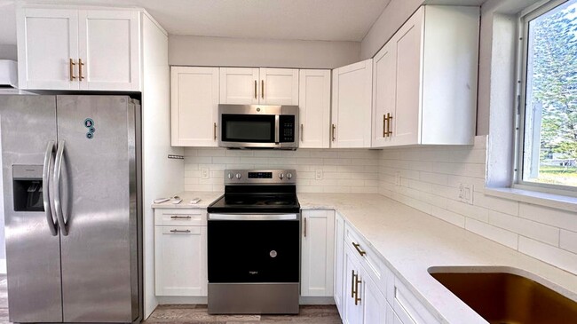 Building Photo - 313 Swain Blvd Rental