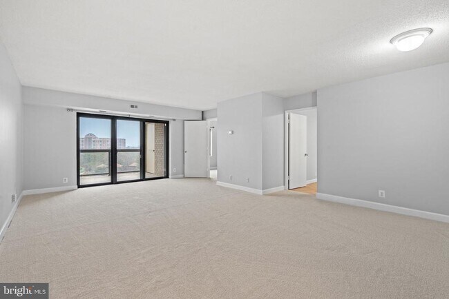 Photo - 307 Yoakum Pkwy Unit 703