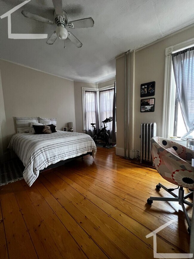 Photo - Large 3 Bedrooms on Washington Sq, In-Unit...