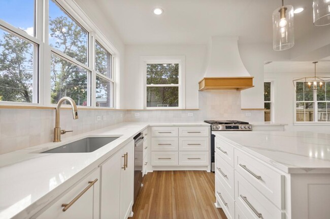 Photo - 524 W B Ave