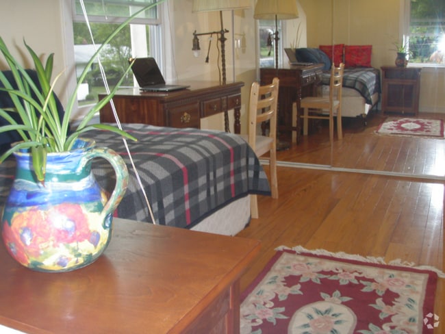 Building Photo - 13 Merklin Ave Rental