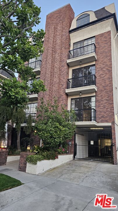 Photo - 10620 Eastborne Ave Unit 202