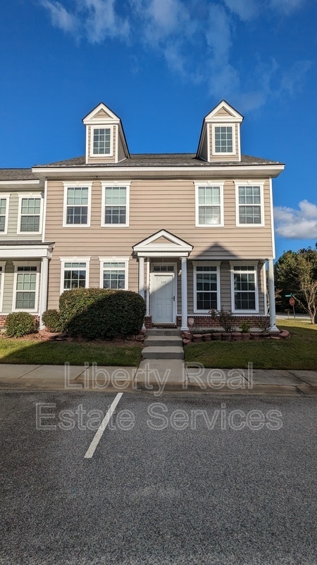 Building Photo - 827 Terrell Dr