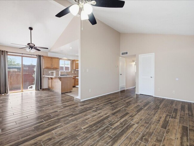 Photo - 2525 N Cherry Ave