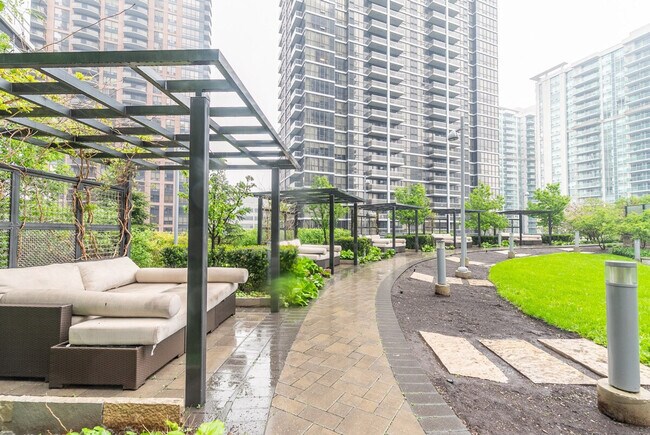 Photo - 16 Poyntz Ave Unit SI ID1515262P