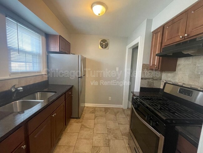 Photo - 494 Greenbay Ave