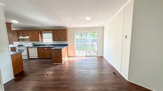 Photo - 16487 Brittany Way