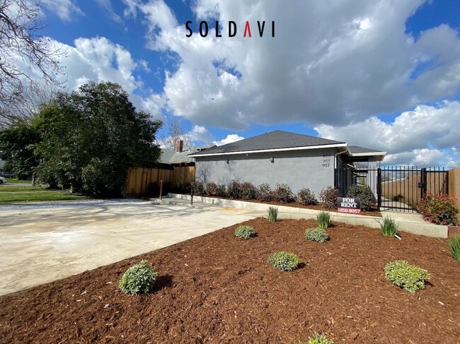 Photo - 953 W 18th St Unit 957