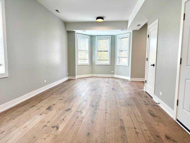 Photo - 1709 N Maplewood Ave Unit 3F