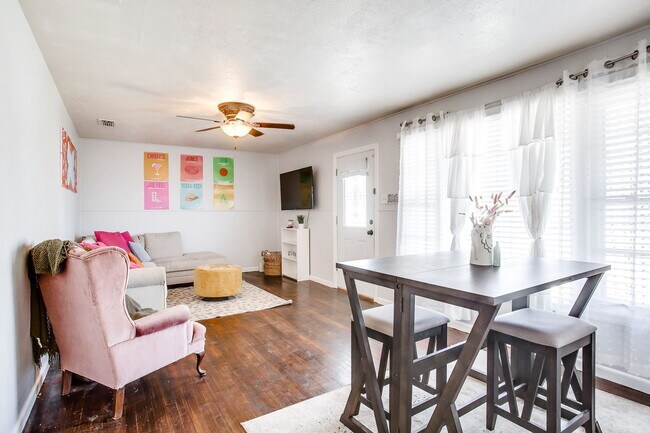 Photo - Pre-Leasing for July 2025! Apartment