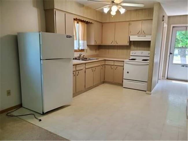 Photo - 376 4th St E