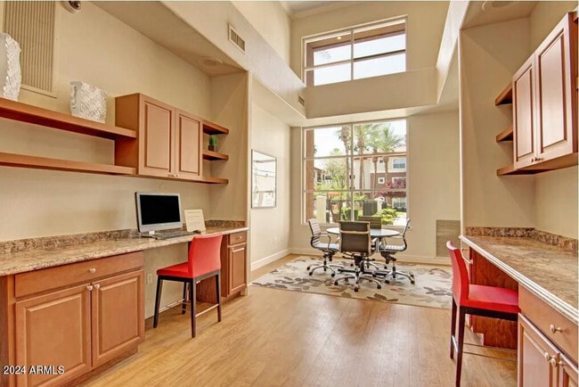 Building Photo - 411 E Indian School Rd Unit 1W