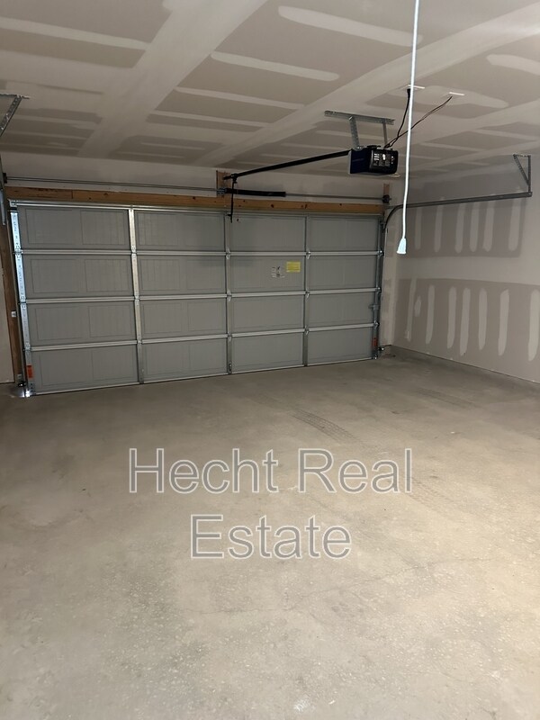 Photo - 240 Ottowa Way