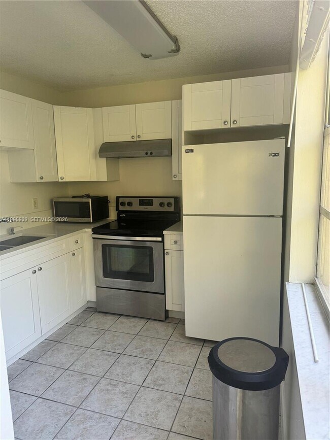 Photo - 9450 Live Oak Pl Unidad 305