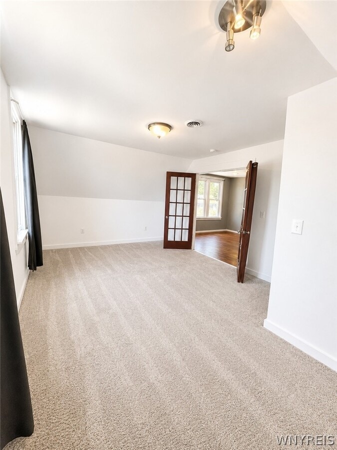 Photo - 85 Klas Ave