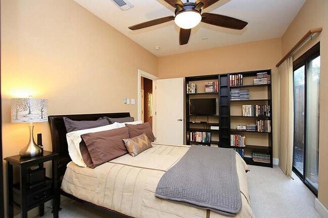Photo - 4122 Spencer St