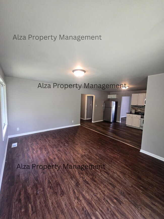 Photo - 828 Poplar Ln