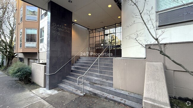 Building Photo - Urban 2BD I 2BA Condo - Courtyard + Garage...