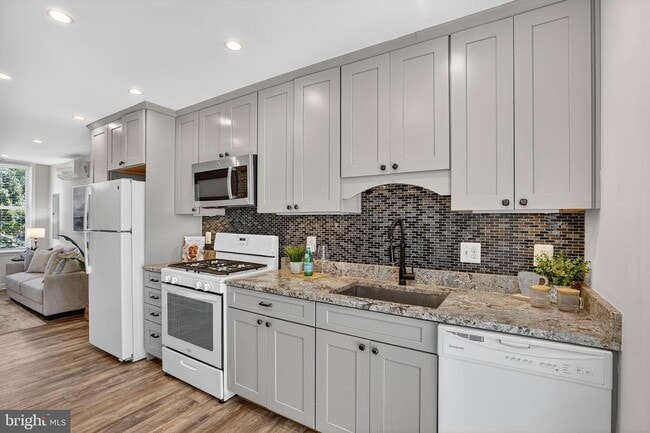 Photo - 312 N Henry St